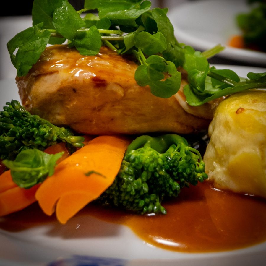 Chicken breast with broccoli, carrots and a potato gratin in gravy